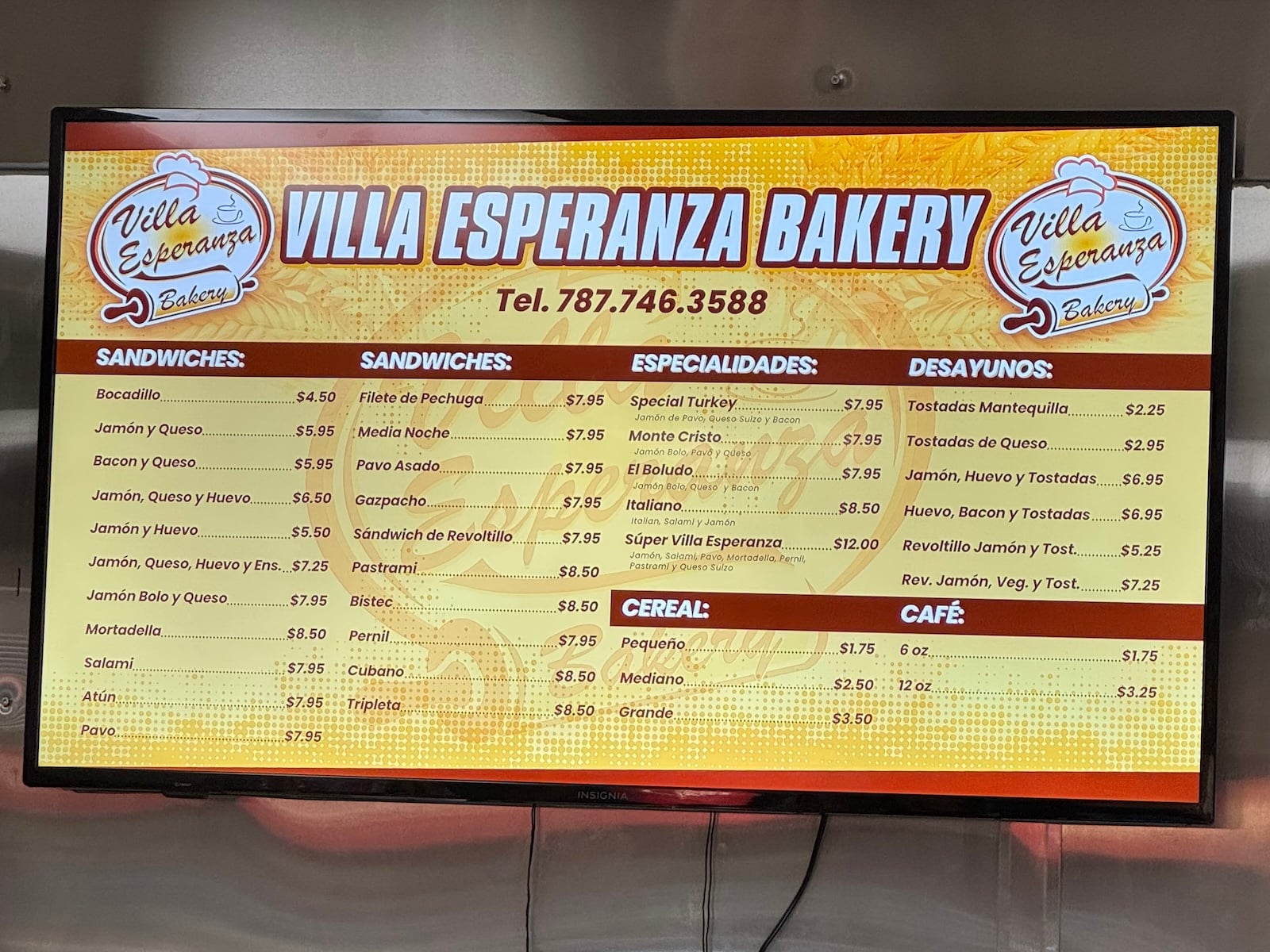 Villa Esperanza Bakery después de instalar pantallas digitales - menú digital moderno y profesional en Caguas, Puerto Rico