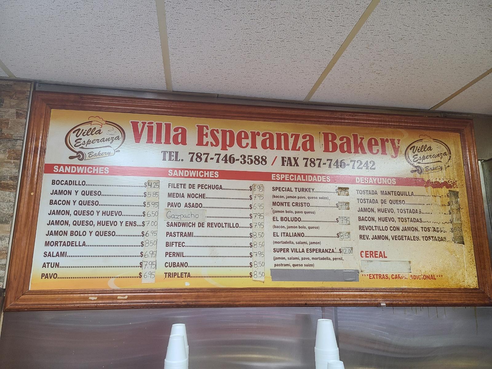 Villa Esperanza Bakery antes de instalar pantallas digitales - menú tradicional impreso en Caguas, Puerto Rico